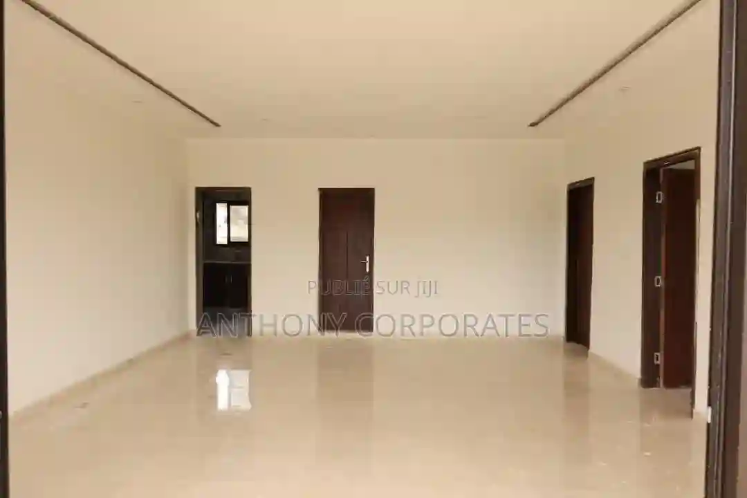 Annonce N°07015985-ski72 Bureaux - Adjame Indenie - Vue 5