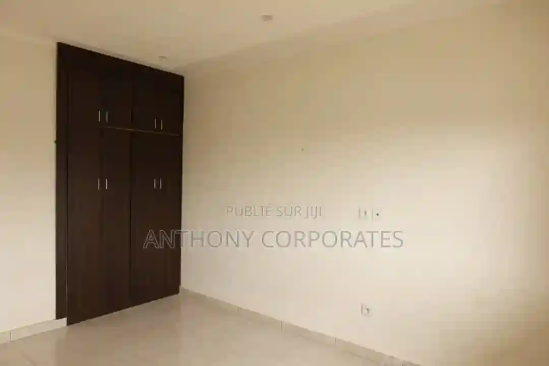 Annonce N°07015985-ski72 Bureaux - Adjame Indenie - Vue 6