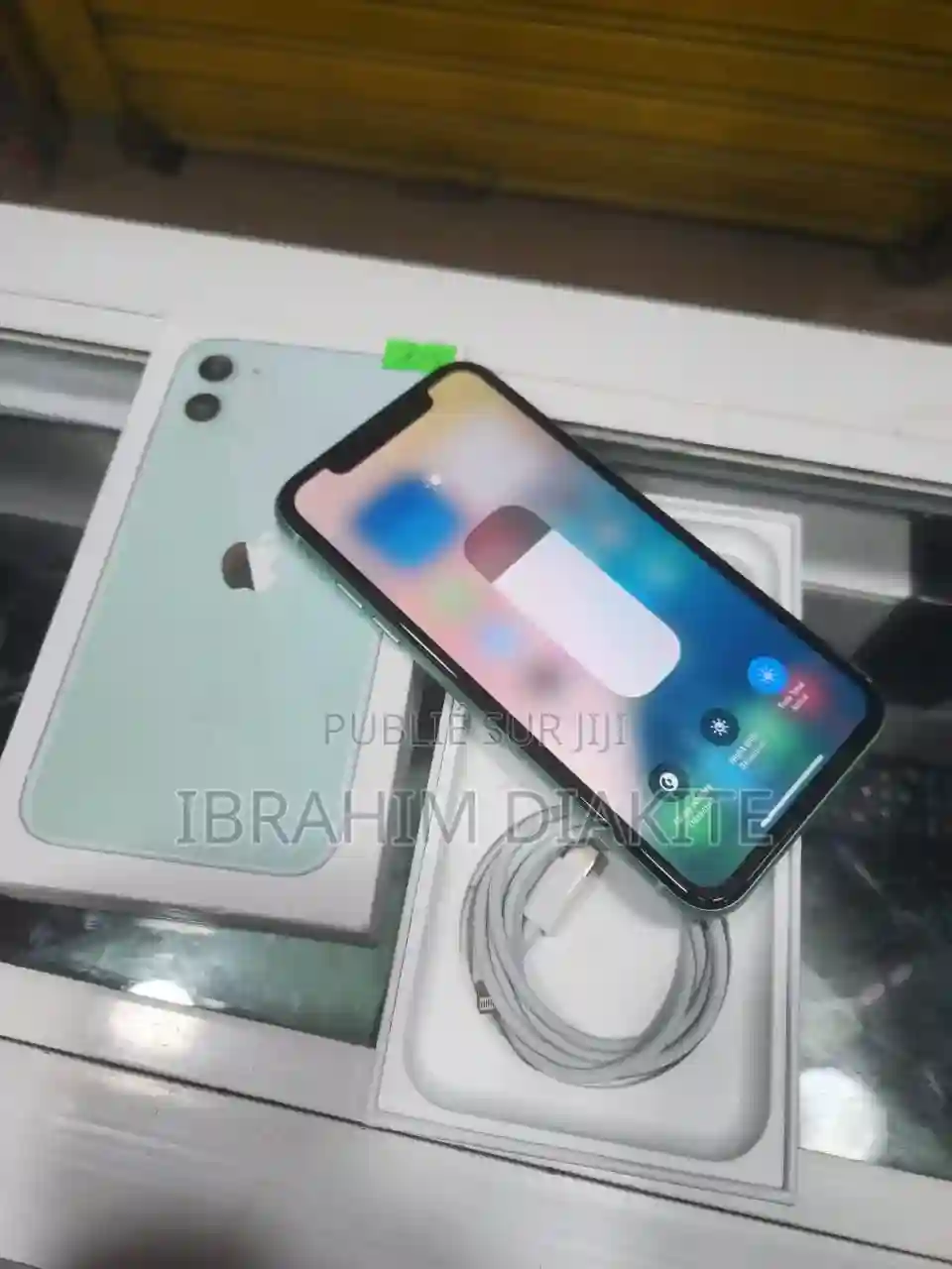 Pomme Iphone 11 128 GB Vert - Vue 2