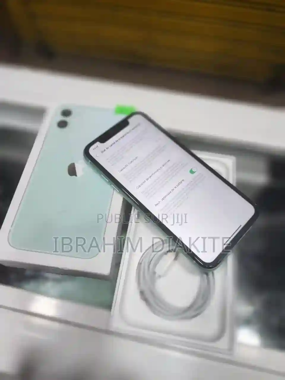 Pomme Iphone 11 128 GB Vert - Vue 3