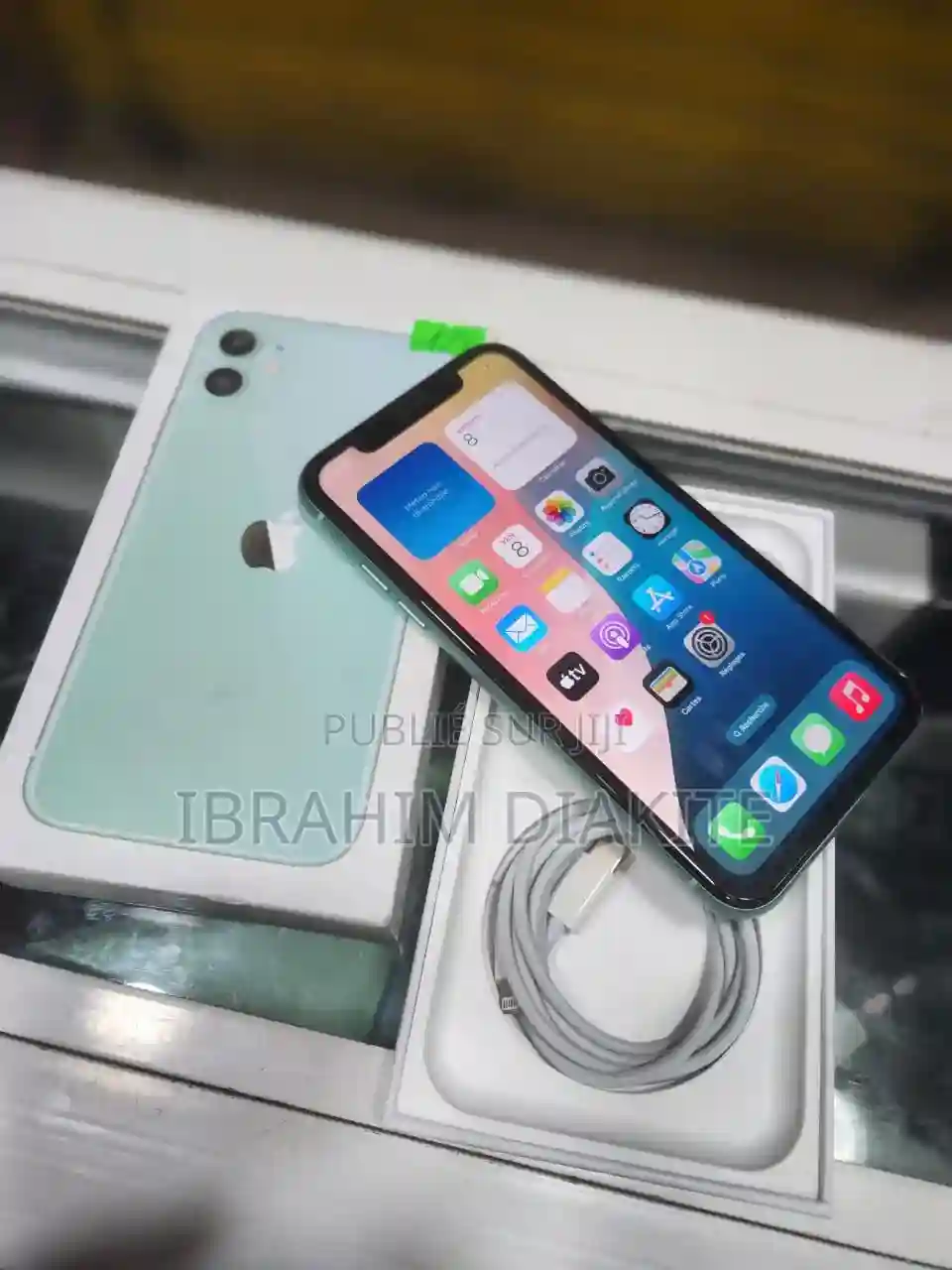 Pomme Iphone 11 128 GB Vert - Vue 4