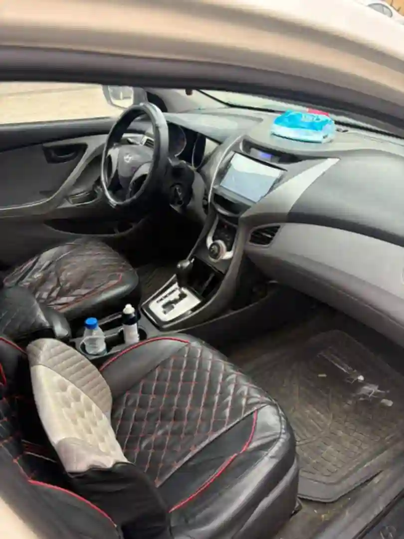 HYUNDAI ELANTRA EN VENTE 