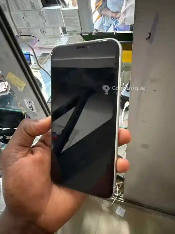 Iphone XR Sans id Arrière Fissuré - Vue 2