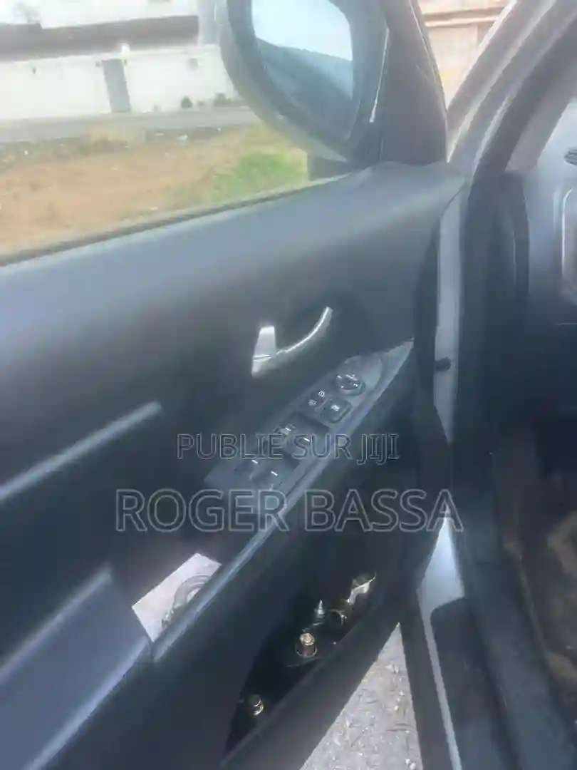 Kia Sportage Hybrid 2023 Gris - Vue 1