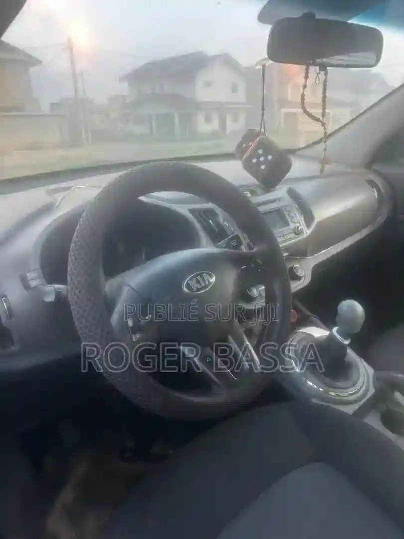 Kia Sportage Hybrid 2023 Gris - Vue 10