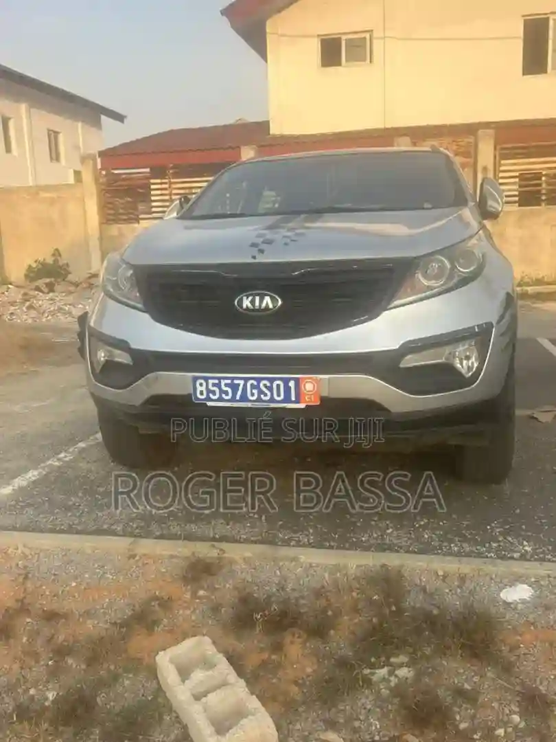 Kia Sportage Hybrid 2023 Gris - Vue 5