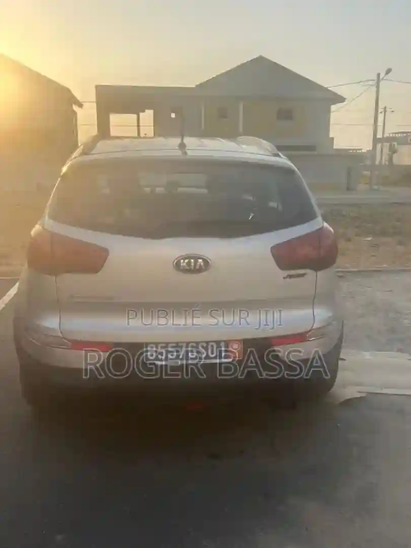 Kia Sportage Hybrid 2023 Gris - Vue 6