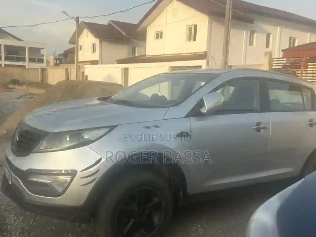 Kia Sportage Hybrid 2023 Gris - Vue 9