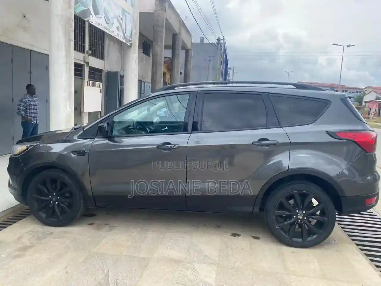 Ford Escape SE 4x4 2019 Noir - Vue 3