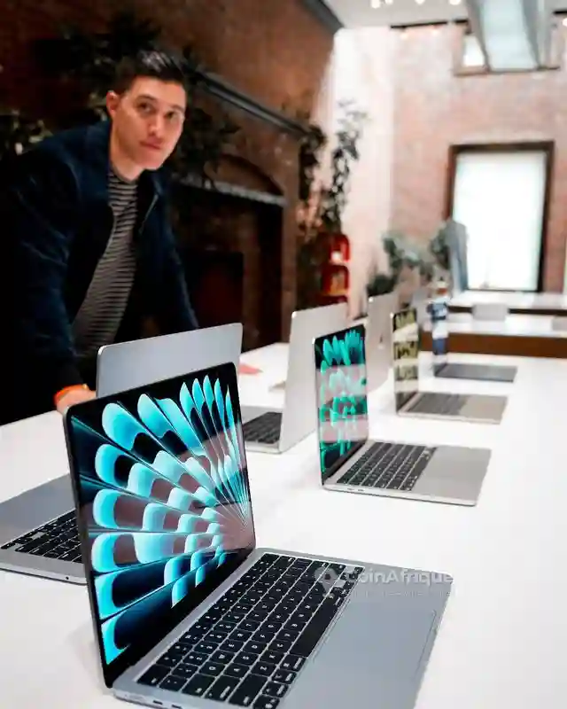 PC Macbook air 2025 – m4 | 13” | 16go ram | 512go ssd - Vue 1