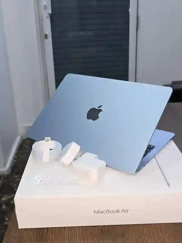 PC Macbook air 2025 – m4 | 13” | 16go ram | 512go ssd - Vue 3