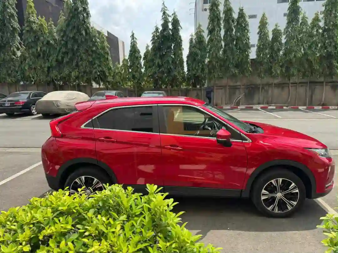 Mitsubishi eclipse Cross  - Vue 4