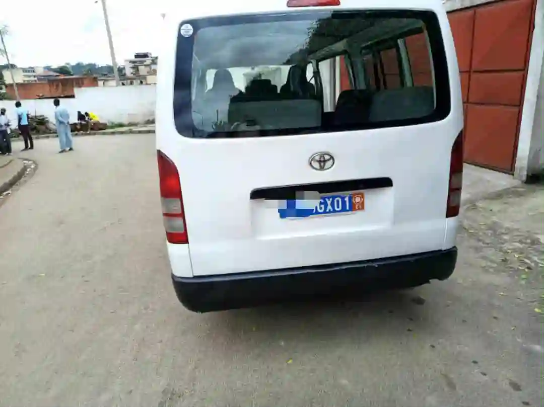 TOYOTA HIACE EN VENTE - Vue 3
