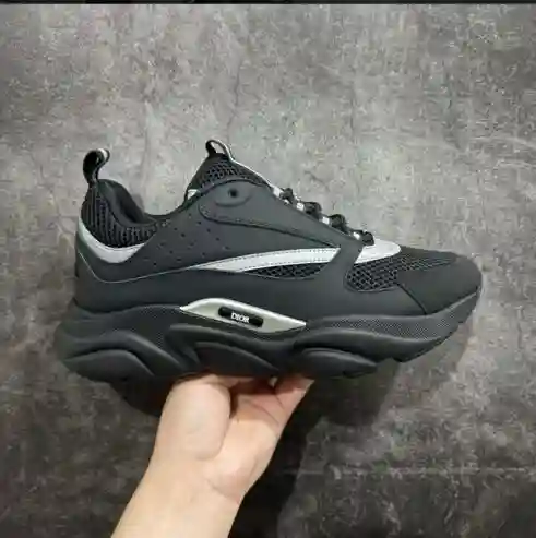 Fournisseur Habits et Sneakers de Marque - Vue 2