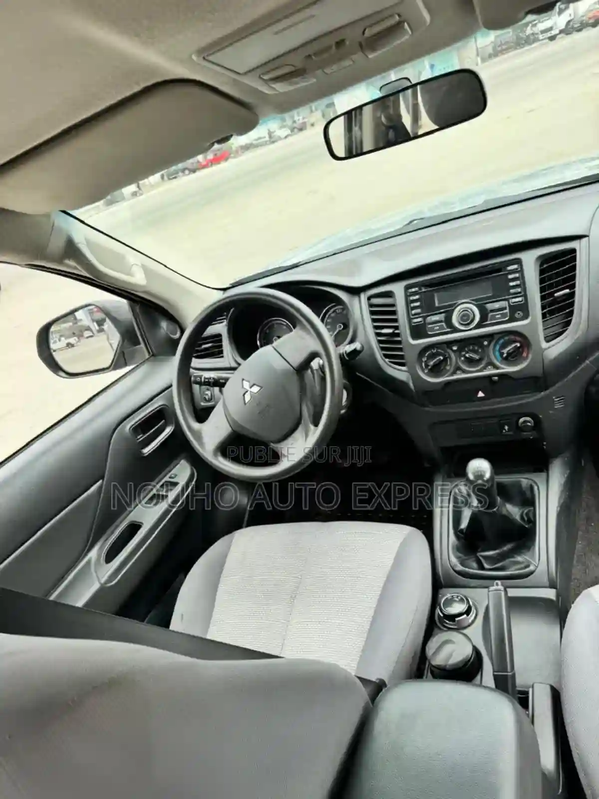 Mitsubishi L200 2022 Gris - Vue 5