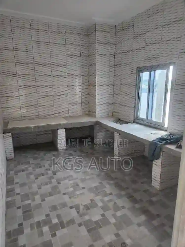 5chbre Duplex Dans Kgs Songon à Vendre