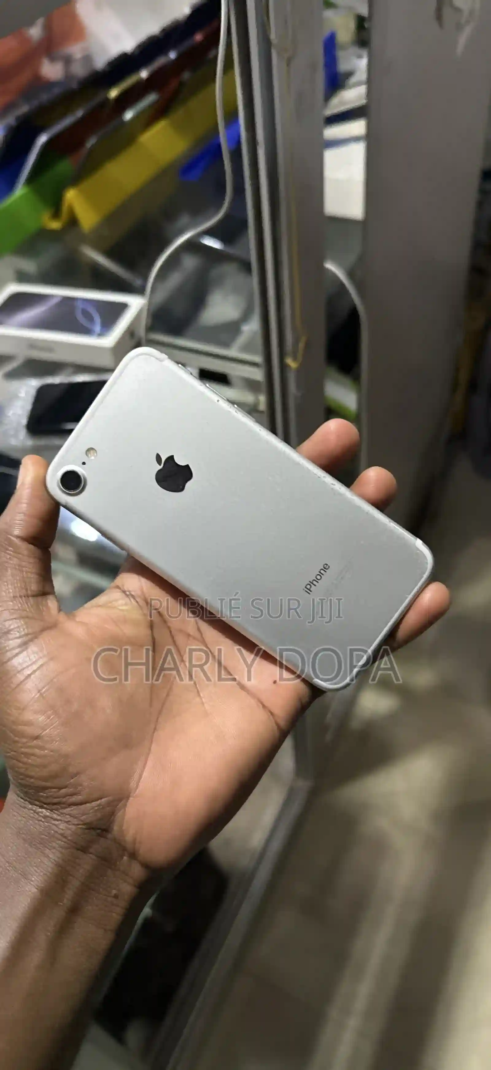 Pomme Iphone 7 32 GB Gris - Vue 4