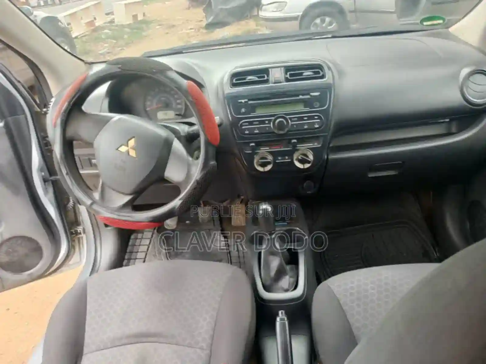 Mitsubishi Mirage 2016 Gris - Vue 4