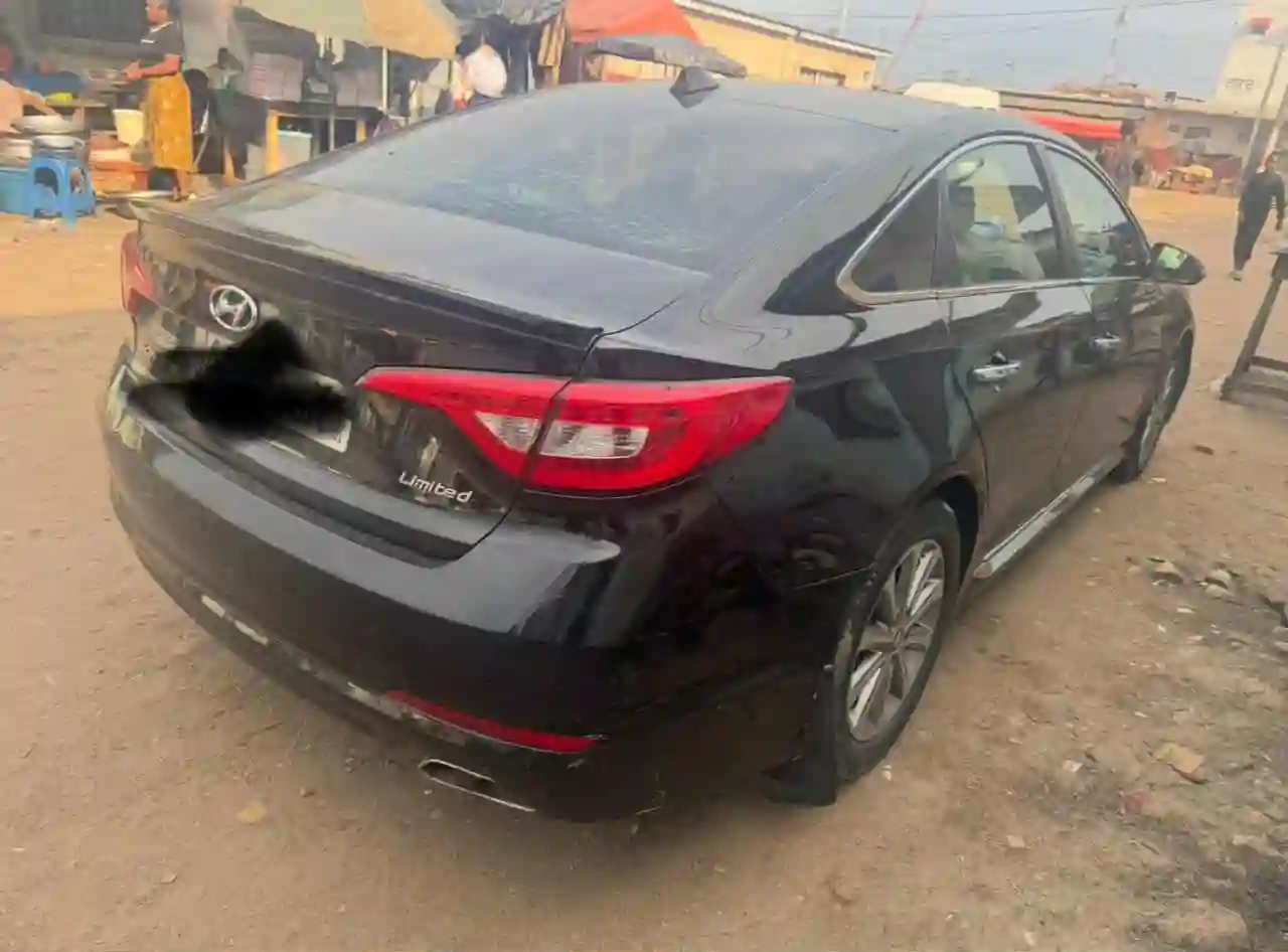 HYUNDAI SONATA  - Vue 4