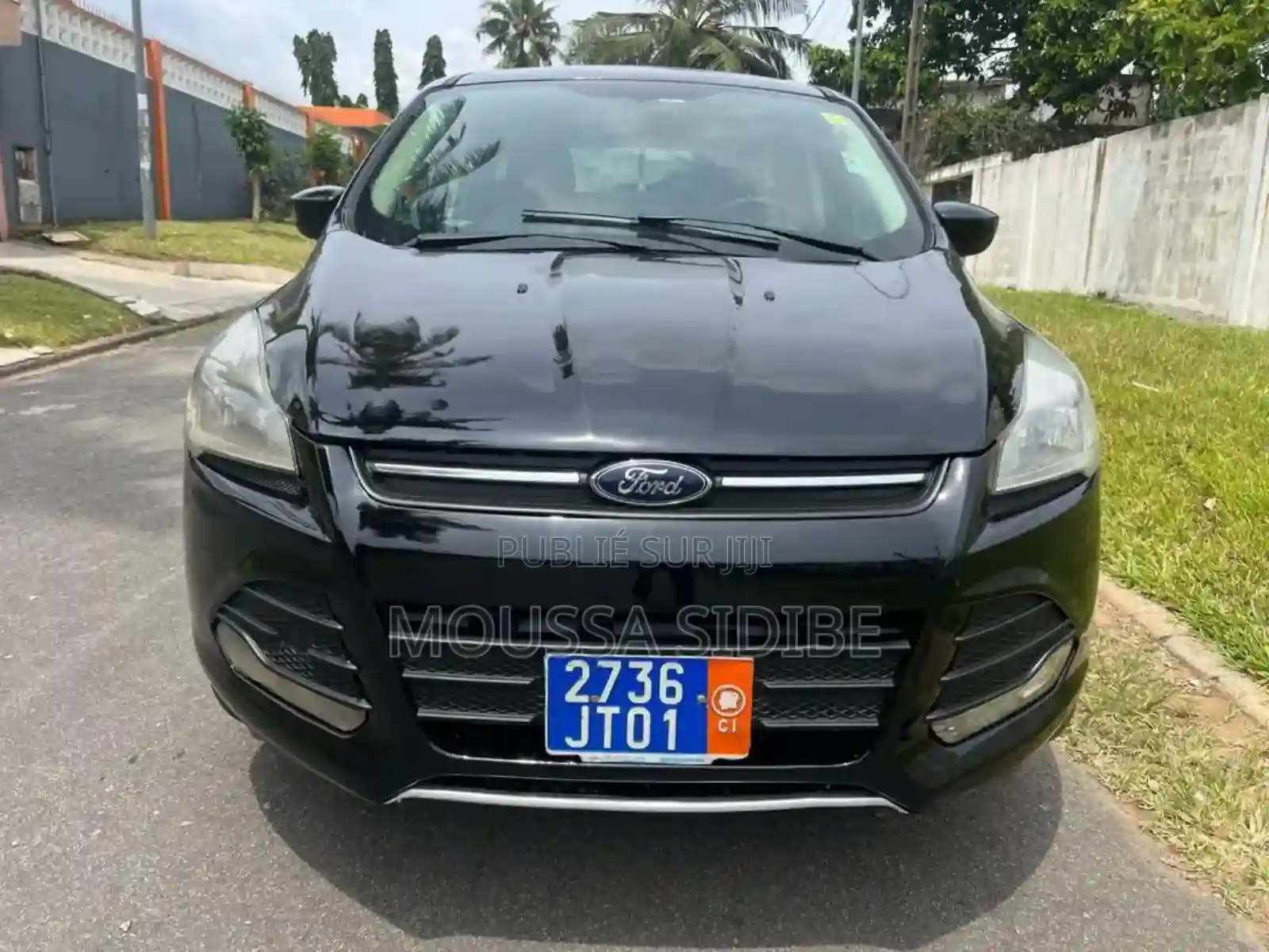 Ford Escape SE 4dr SUV AWD (16l 4cyl Turbo 6A) 2014 Noir - Vue 3