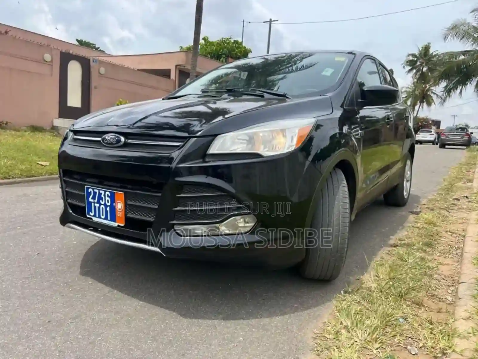 Ford Escape SE 4dr SUV AWD (16l 4cyl Turbo 6A) 2014 Noir - Vue 4