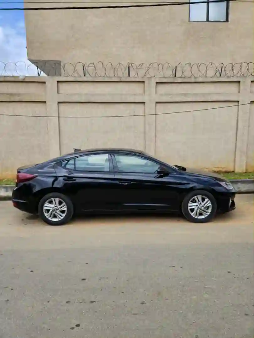 HYUNDAI ELANTRA EN VENTE 