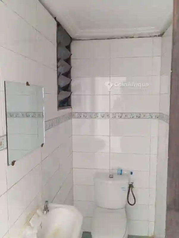 Location Magasin Avec Toilette- Cocody 2 Plateaux 7eme Tranche - Vue 2