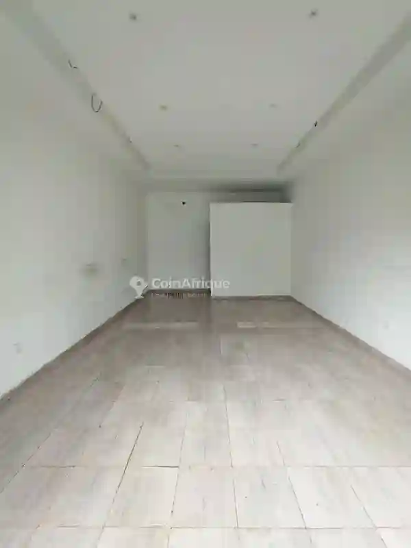Location Magasin Avec Toilette- Cocody 2 Plateaux 7eme Tranche - Vue 3