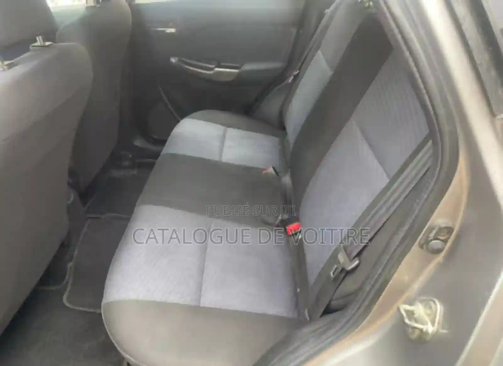 Suzuki Baleno 2023 Gris - Vue 2