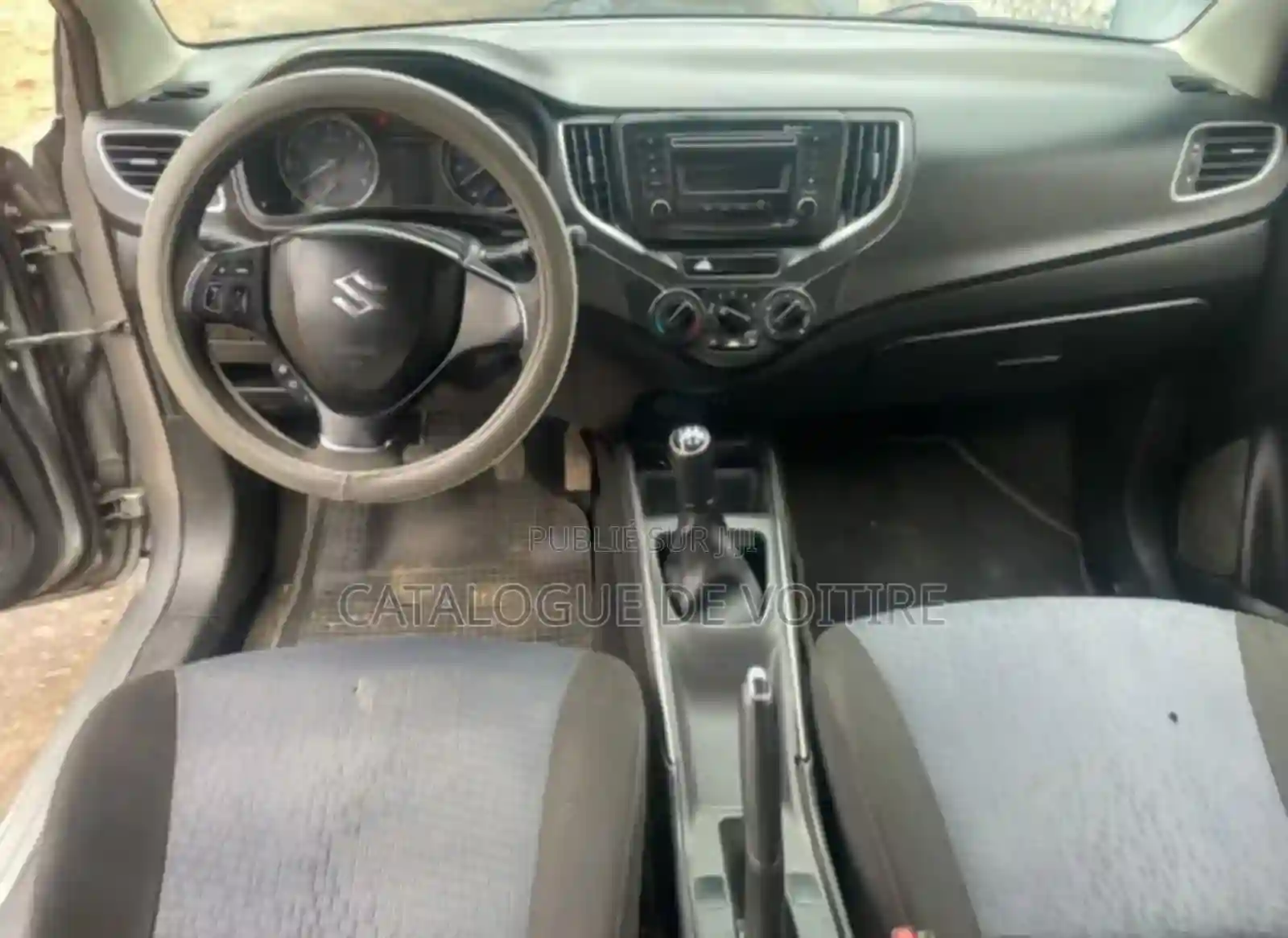 Suzuki Baleno 2023 Gris - Vue 3