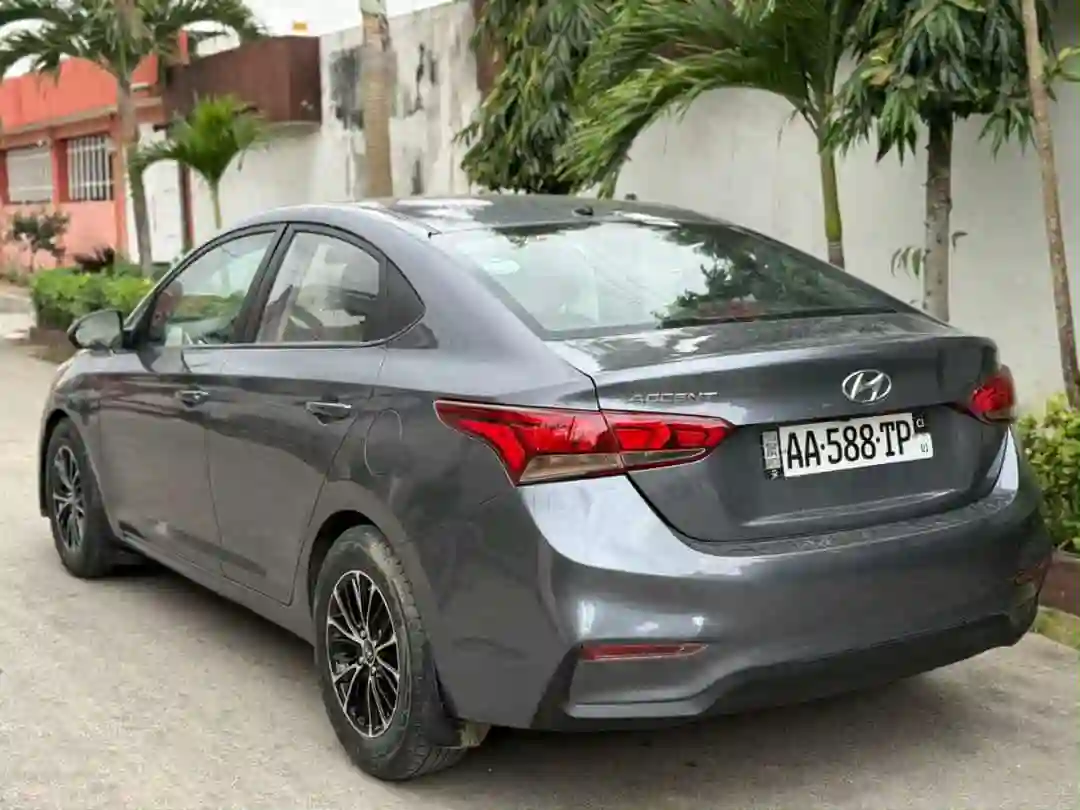 HYUNDAI ACCENT EN VENTE 