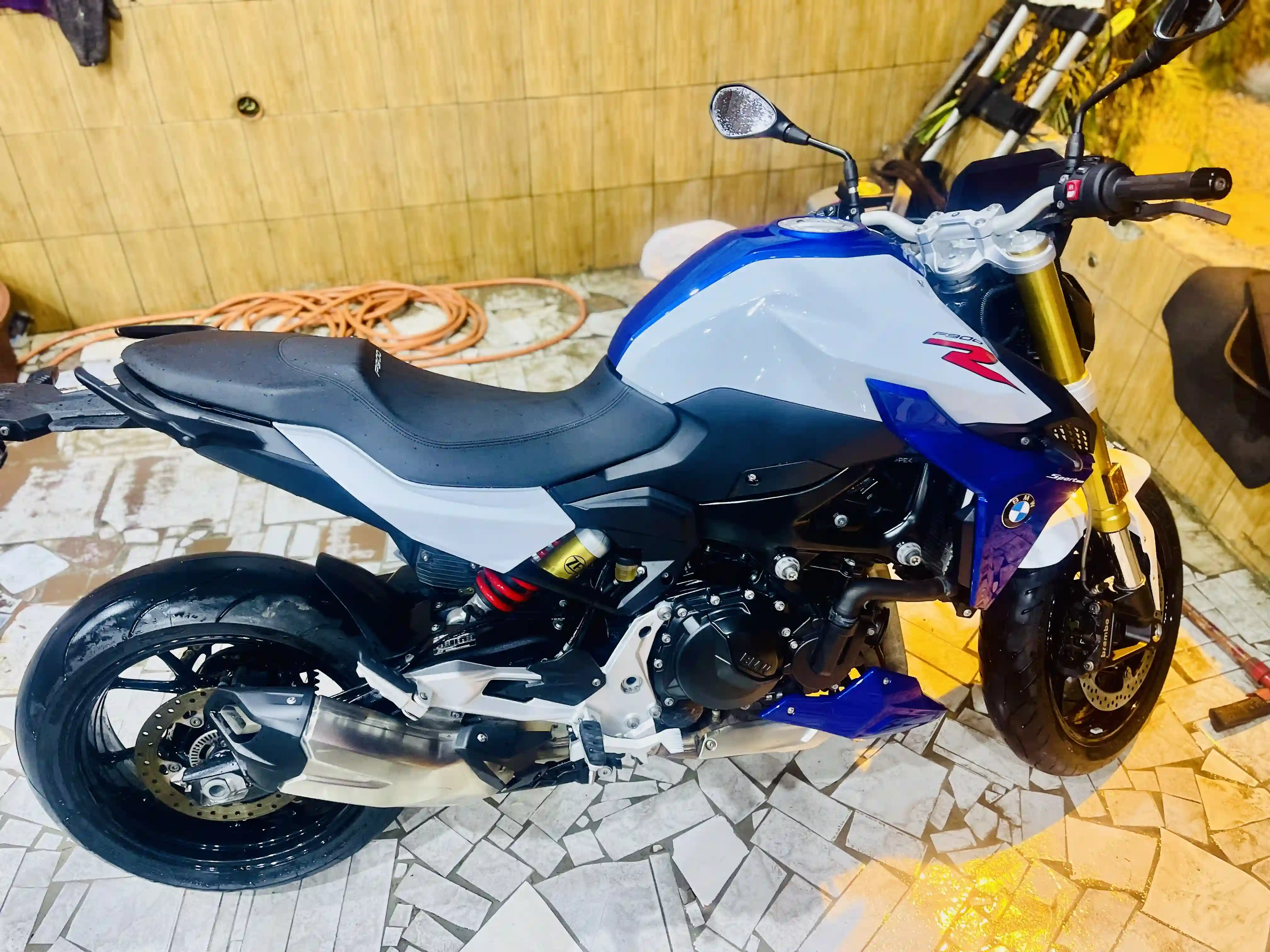 BMW F 900 R 2024 - Prix exceptionnel ! - Vue 4