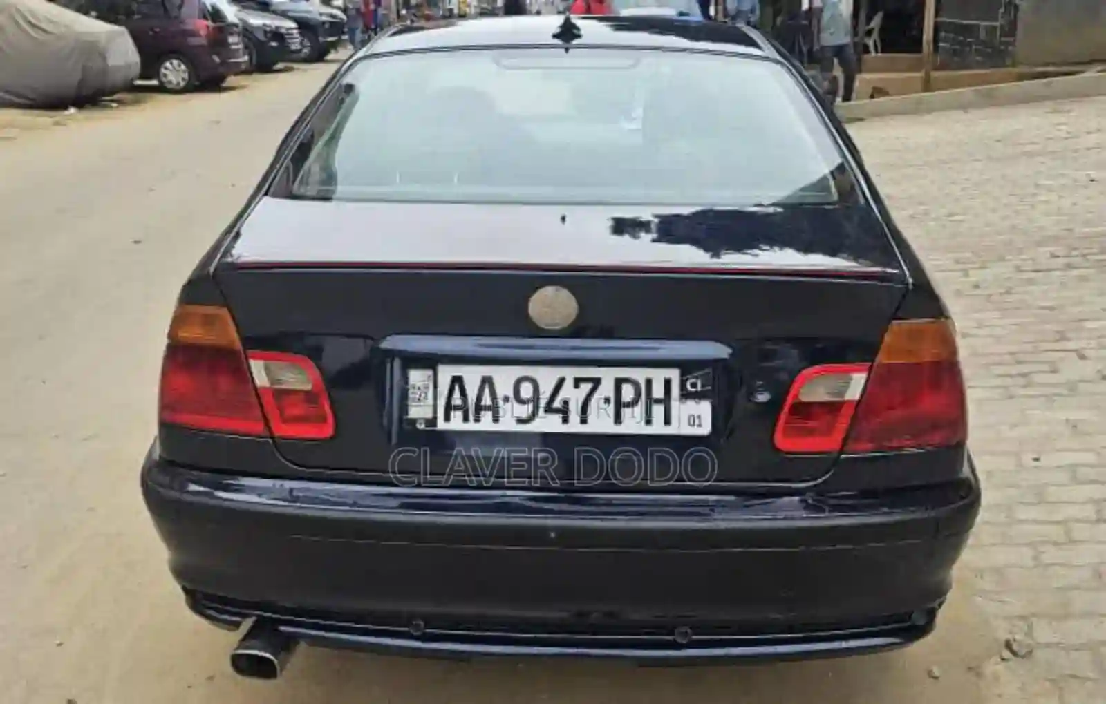 BMW 318i 2004 Noir - Vue 3