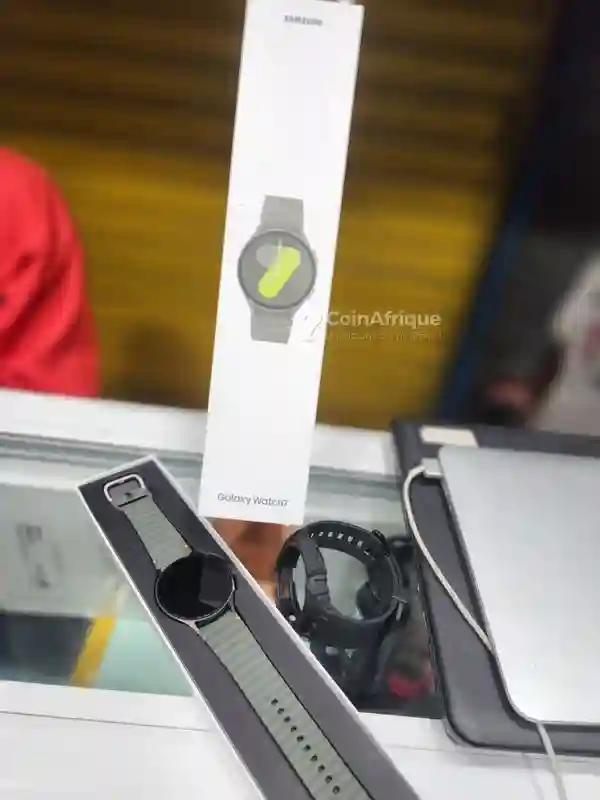 Samsung Galaxy Watch Série 7 44mm - Vue 1
