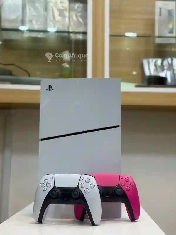 PS5 Slim 2 Manette et 4 Jeux - Vue 1