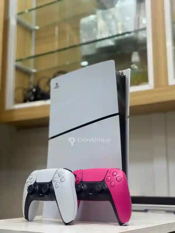 PS5 Slim 2 Manette et 4 Jeux - Vue 2