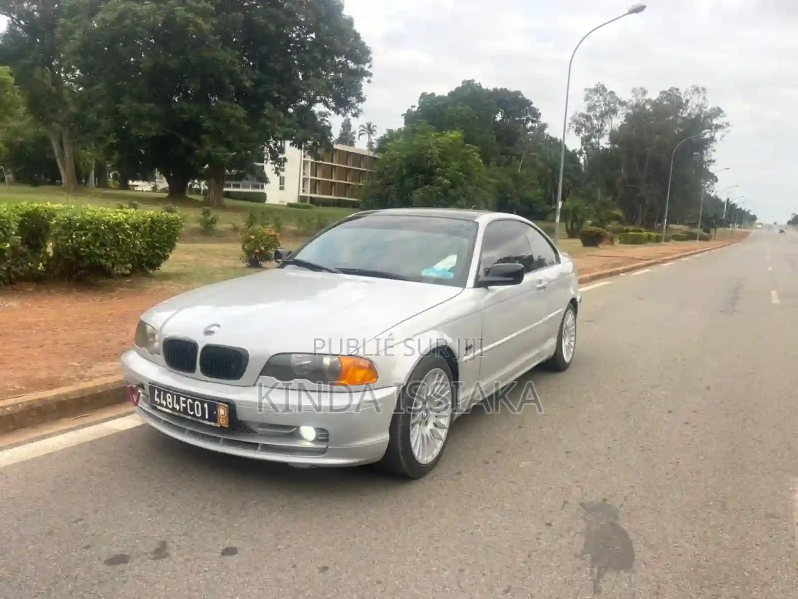 BMW 318i 2002 Gris - Vue 4