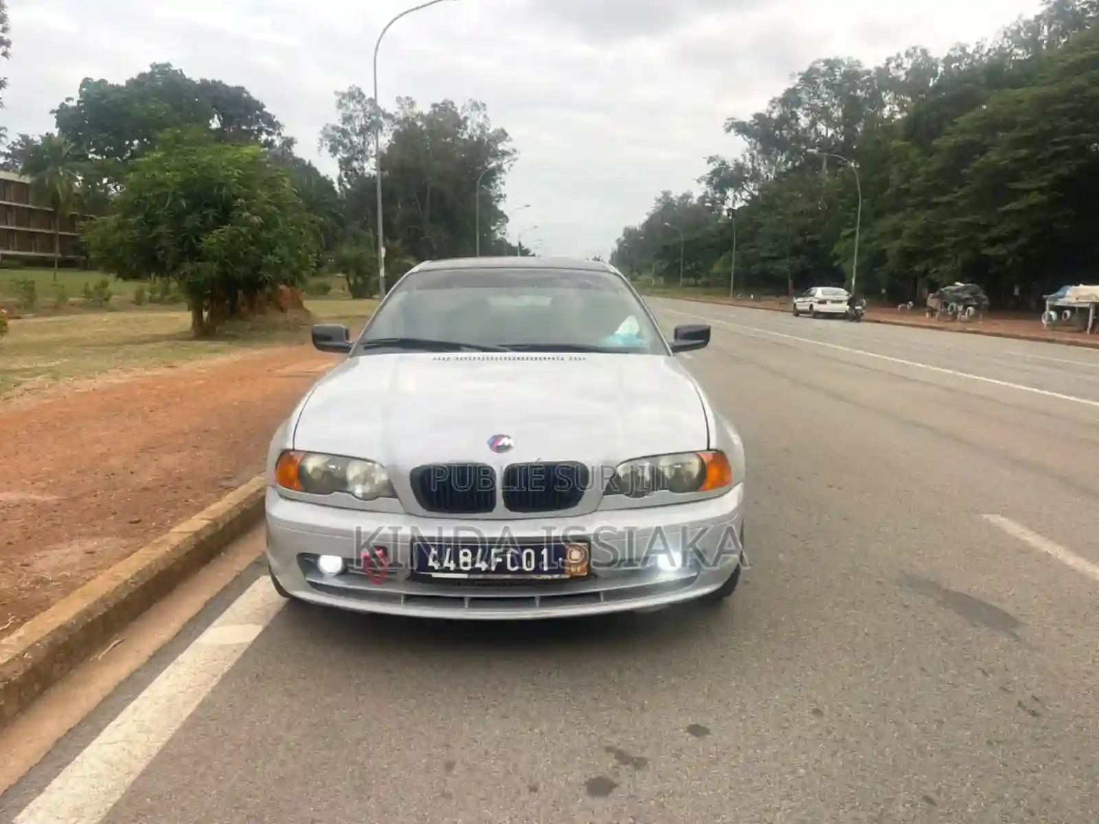 BMW 318i 2002 Gris - Vue 6