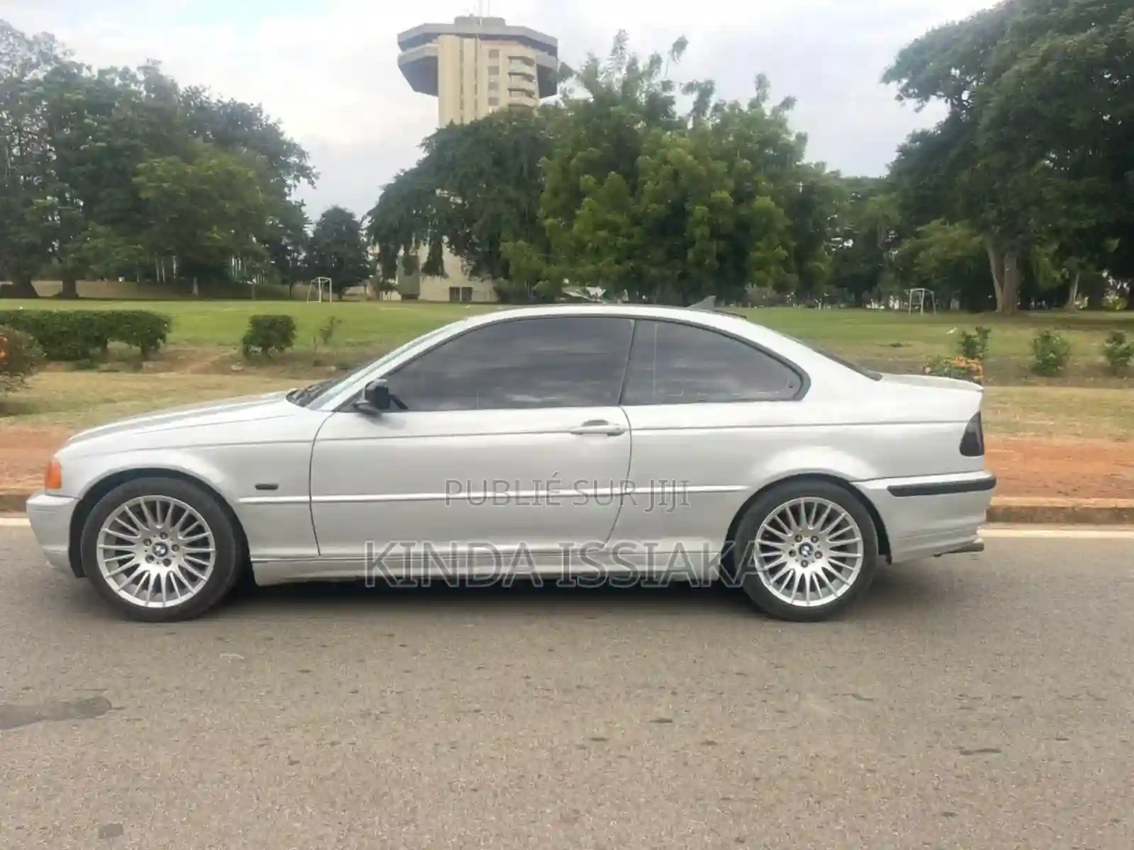 BMW 318i 2002 Gris - Vue 9