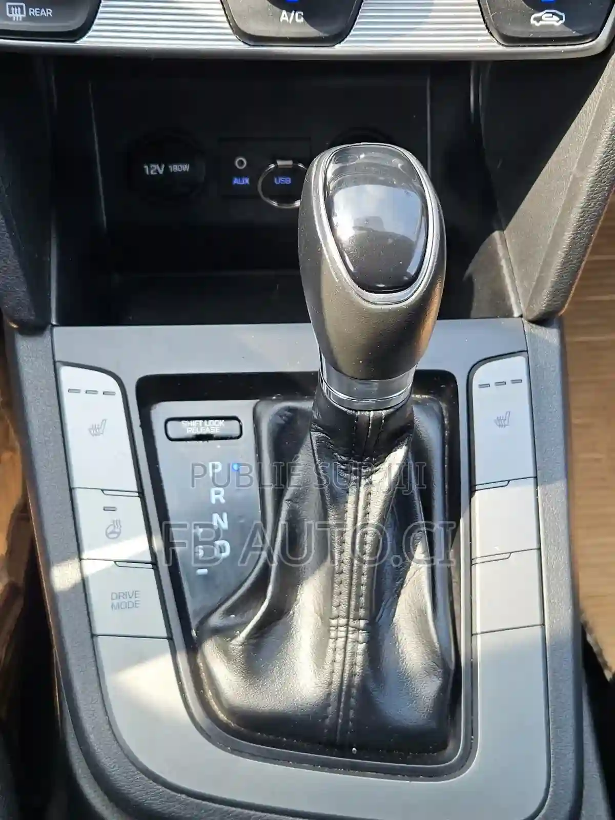 Hyundai Elantra 2020 Orange - Vue 3