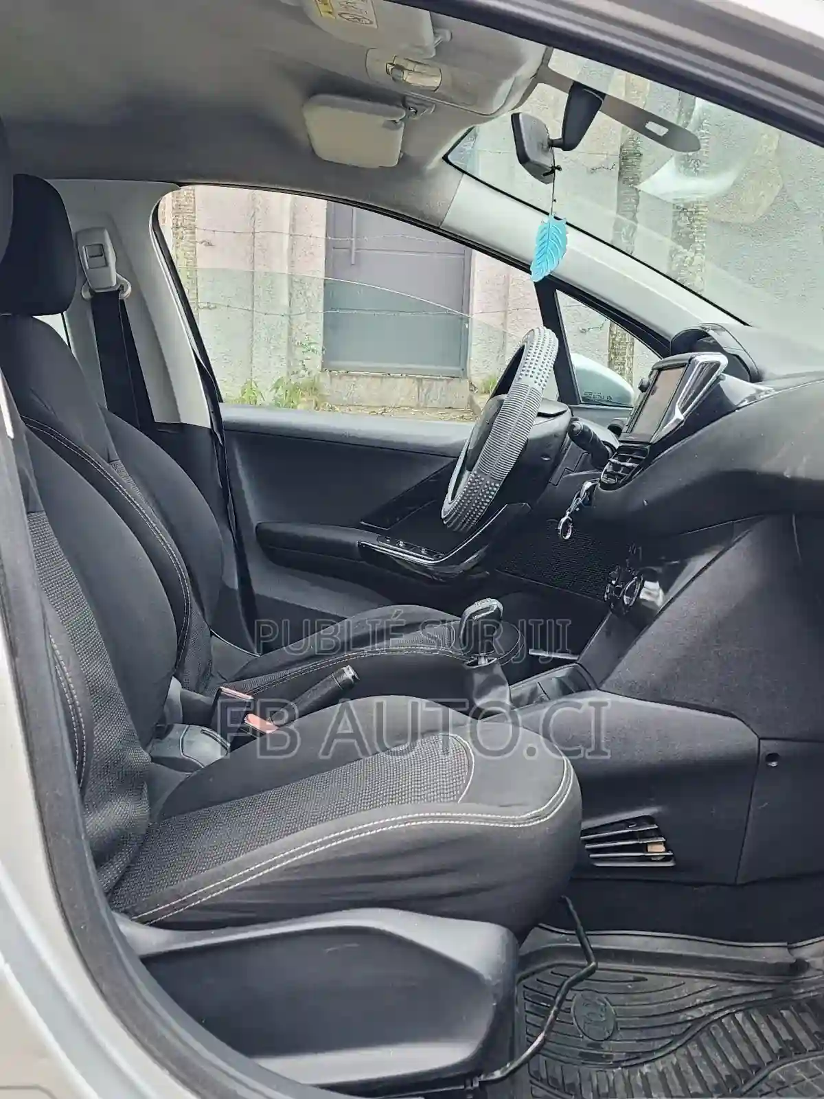 Peugeot 208 2017 Gris - Vue 3