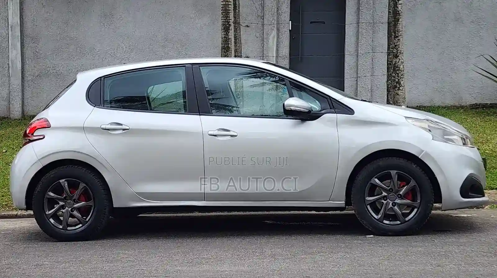Peugeot 208 2017 Gris - Vue 5