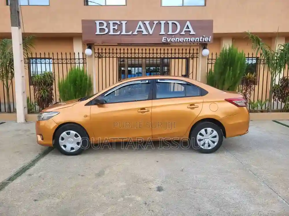 Toyota Yaris L Hatchback 3dr 2016 Jaune - Vue 2