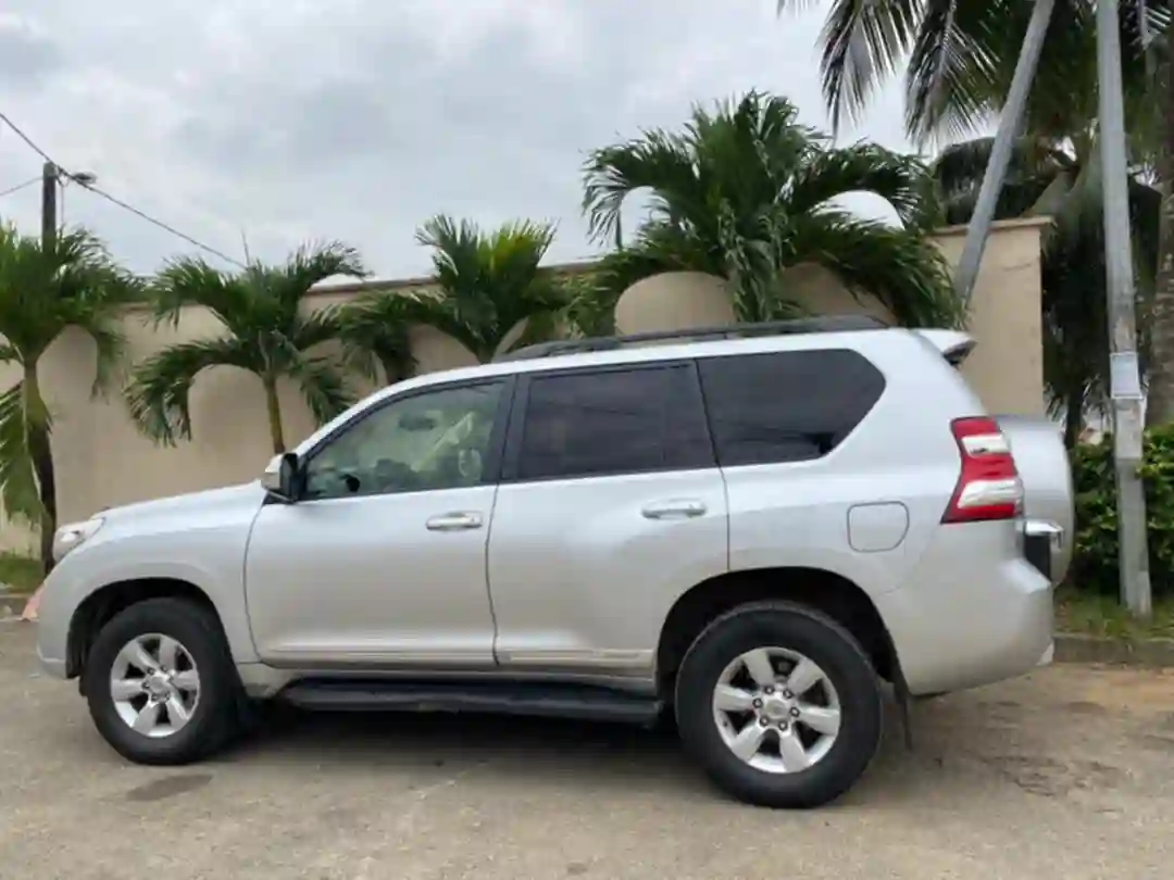 Toyota Prado en location 