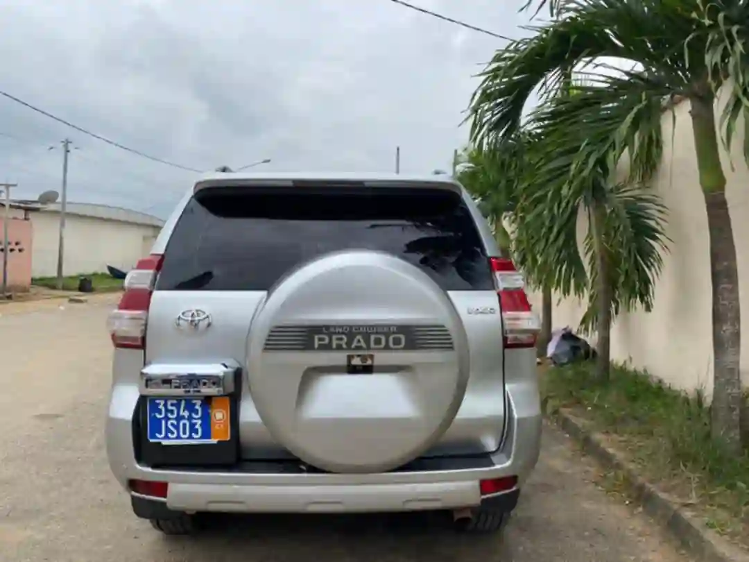 Toyota Prado en location  - Vue 3