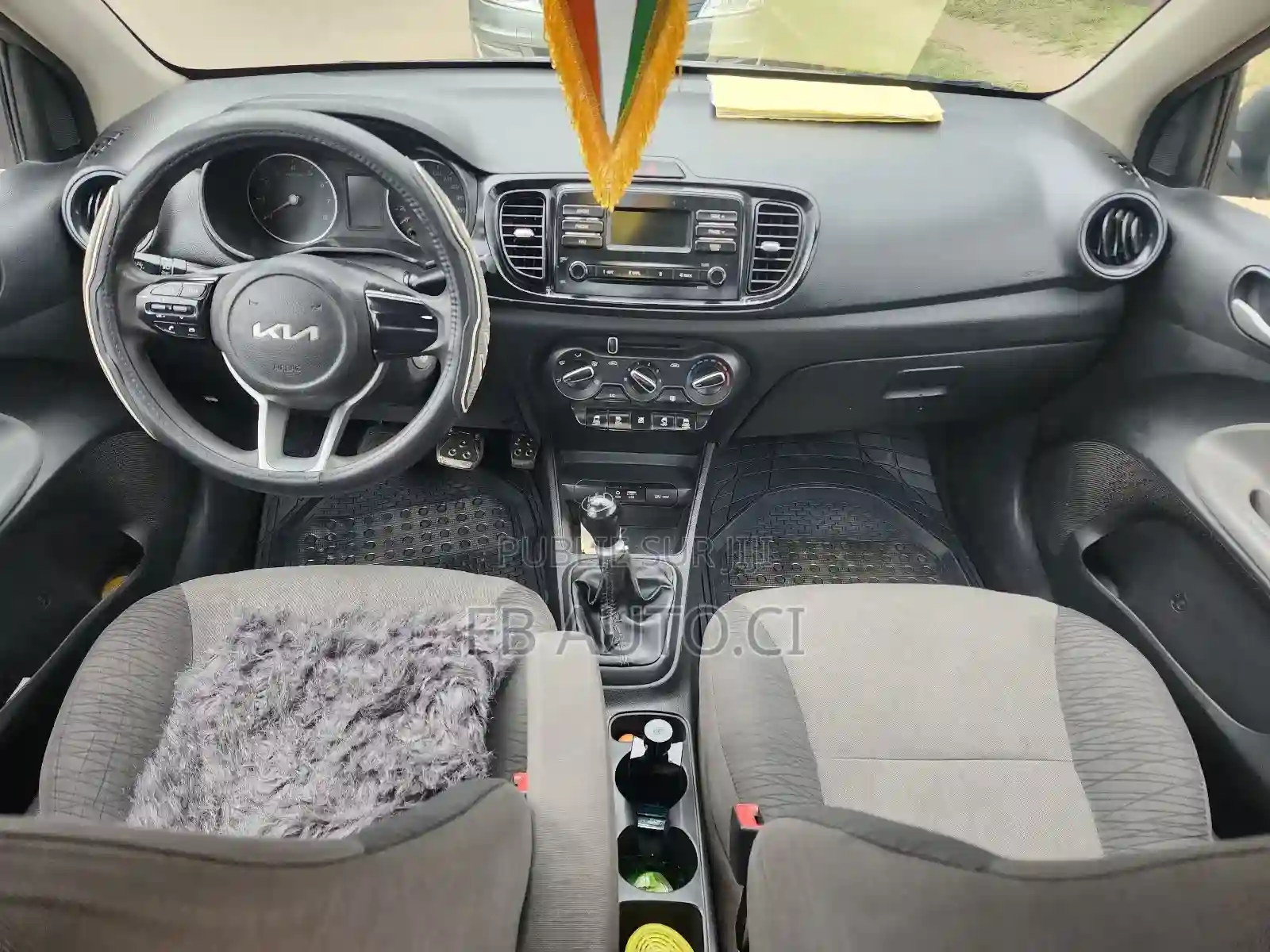 Kia Pegas 2022 Gris - Vue 3
