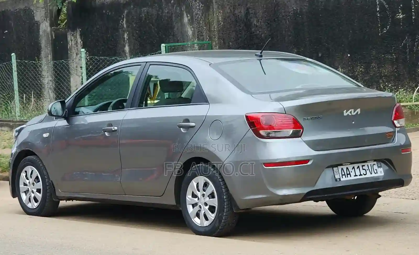 Kia Pegas 2022 Gris - Vue 4