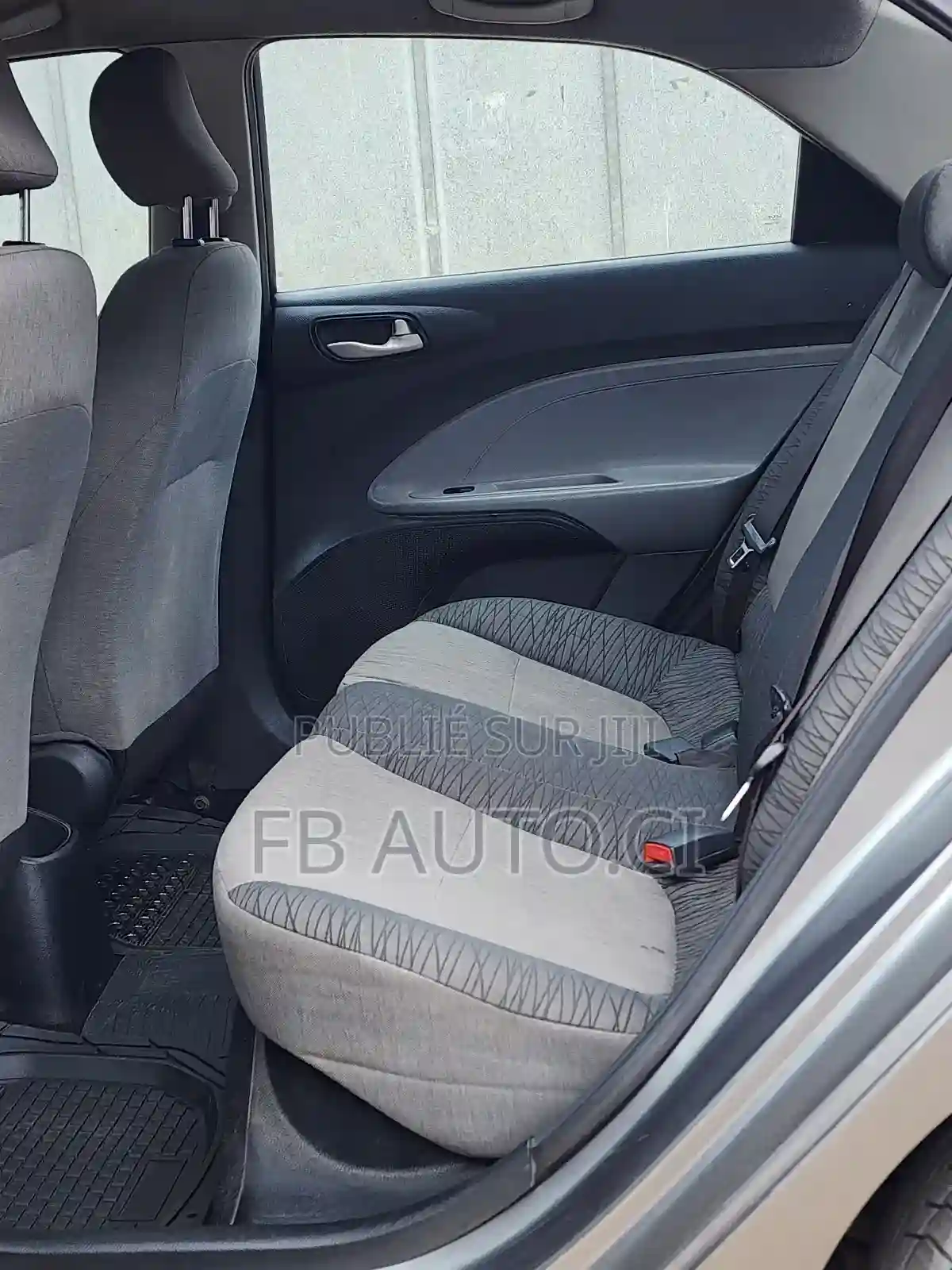 Kia Pegas 2022 Gris - Vue 5