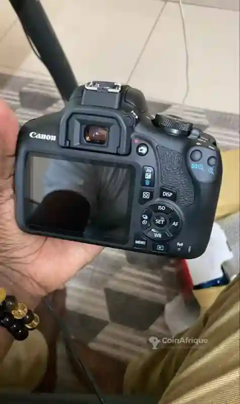 Caméra Canon eos 2000d - Vue 1