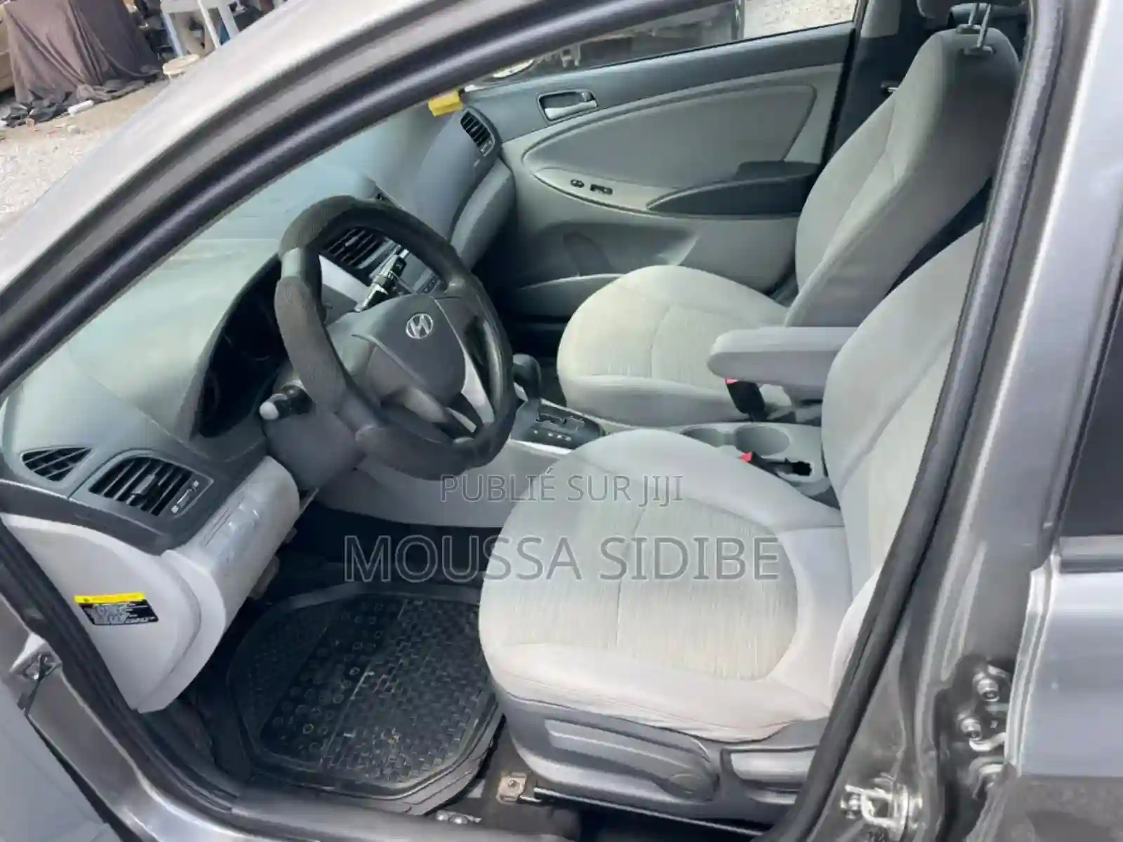 Hyundai Accent Limited 2018 Gris - Vue 2